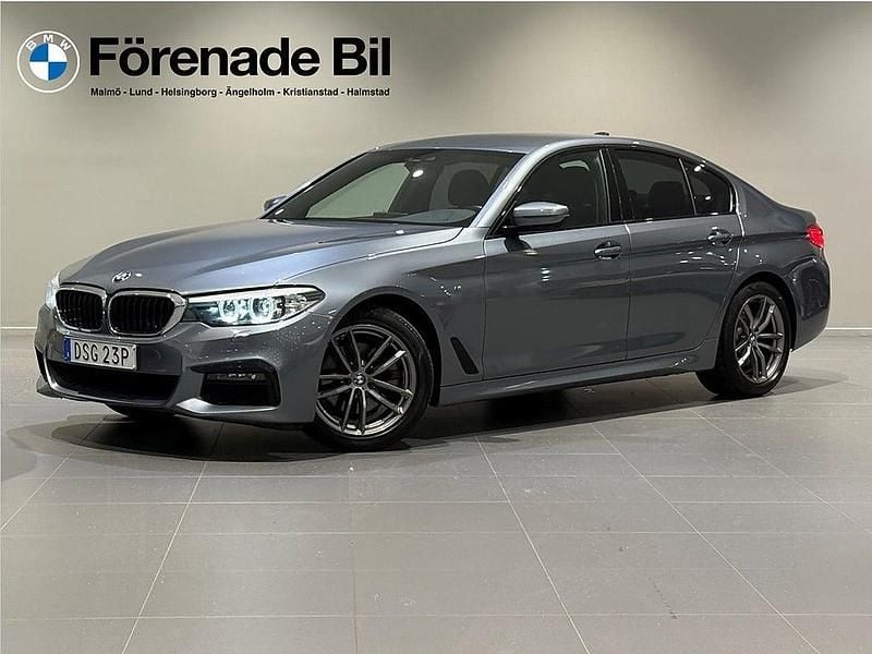 Blå Begagnad 2019 BMW 520 M Sport Sedan | 309 000 kr (Bra pris) - Bild 1/4