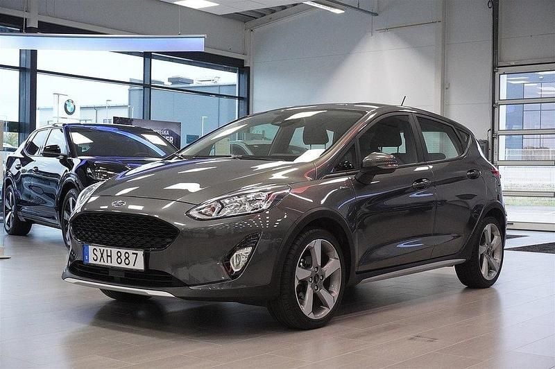 Grå Begagnad 2018 Ford Fiesta Active Halvkombi | 149 800 kr (Lite dyr) - Bild 1/4