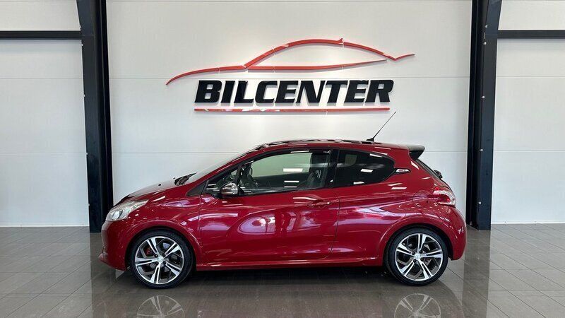 Mörkröd (röd) Begagnad 2013 Peugeot 208 GTi Halvkombi | 89 800 kr (Lite dyr) - Bild 1/4