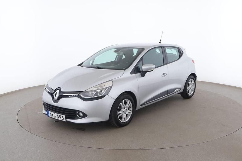 Silver Begagnad 2015 Renault Clio IV Dynamique Halvkombi | 81 000 kr (Bra pris) - Bild 1/4