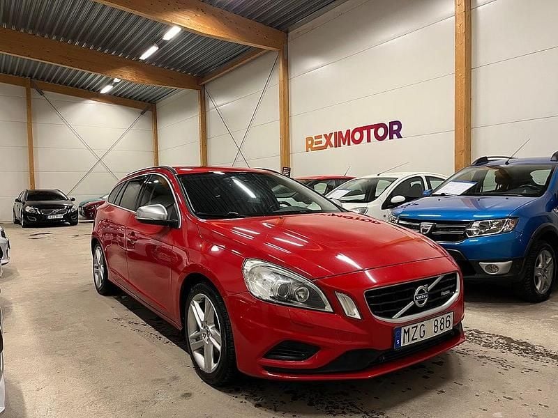 Röd Begagnad 2012 Volvo V60 R-Design Kombi | 74 900 kr (Bra pris) - Bild 1/4
