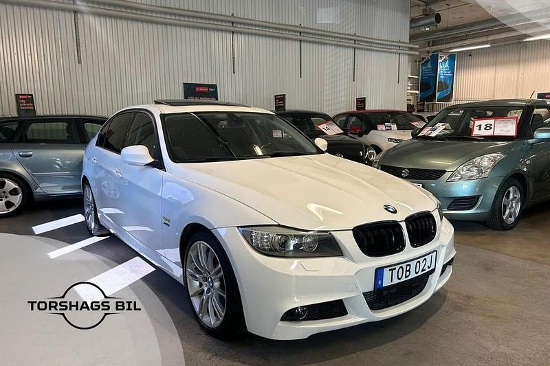Vit Begagnad 2011 BMW 335 Sedan | 149 900 kr - Bild 1/3