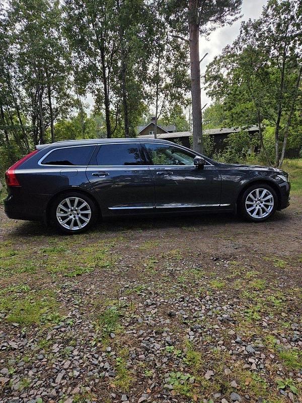 Grå Begagnad 2017 Volvo V90 Inscription Kombi | 230 000 kr (Bra pris) - Bild 1/4