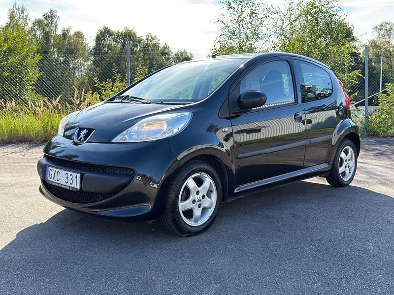 Svart Begagnad 2008 Peugeot 107 Halvkombi | 19 900 kr (Marknadspris) - Bild 1/4