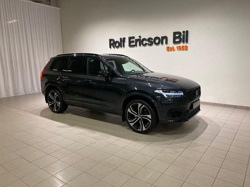 Grå Begagnad 2021 Volvo XC90 Pro SUV | 609 500 kr (Marknadspris) - Bild 1/4