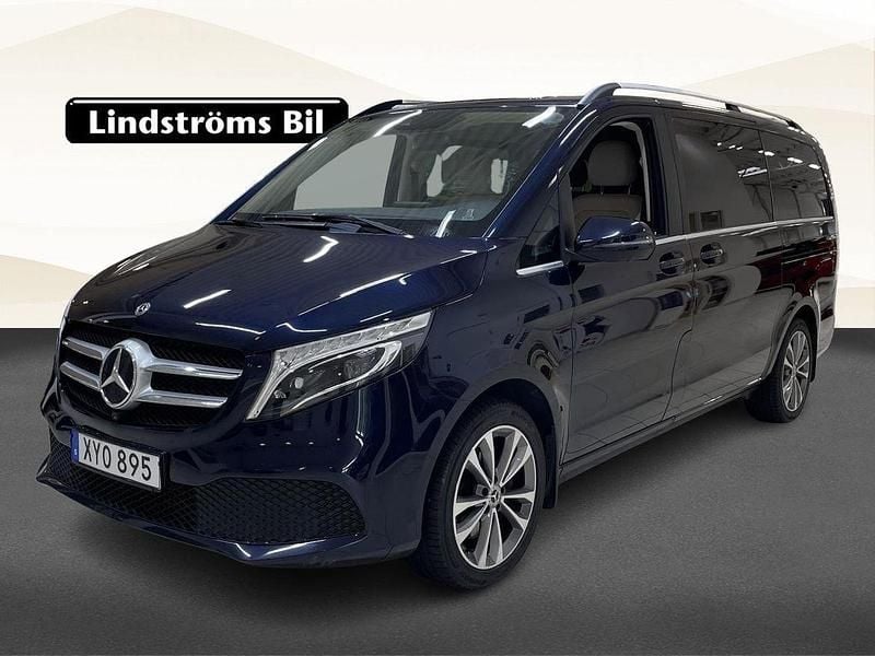 Mörkblå (blå) Begagnad 2019 Mercedes V300 Minibuss | 499 900 kr (Bra pris) - Bild 1/3