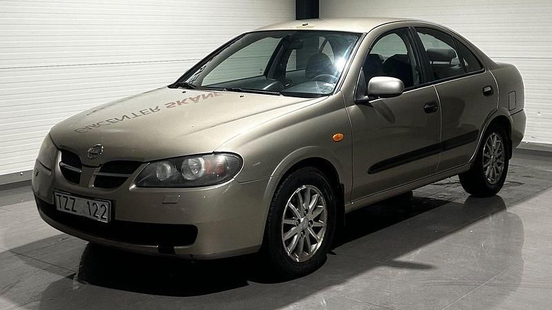 Ljusgrå Begagnad 2003 Nissan Almera Sedan | 9 900 kr (Marknadspris) - Bild 1/4