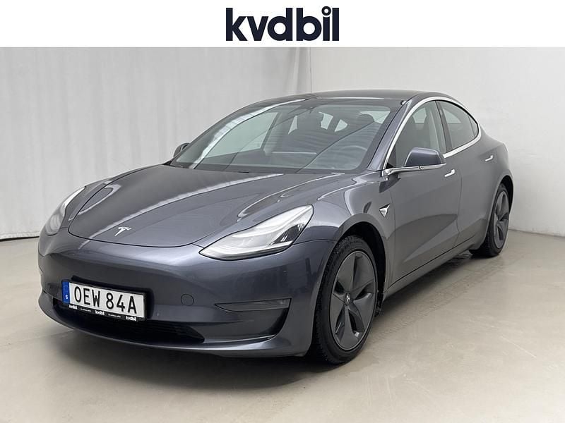 Grå Begagnad 2020 Tesla Model 3 Long Range AWD Sedan | 186 000 kr (Bra pris) - Bild 1/3