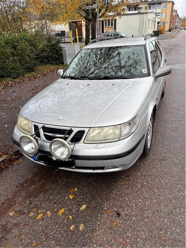 Grå Begagnad 2004 Saab 9-5 Linear Kombi | 7 000 kr (Superpris) - Bild 1/4