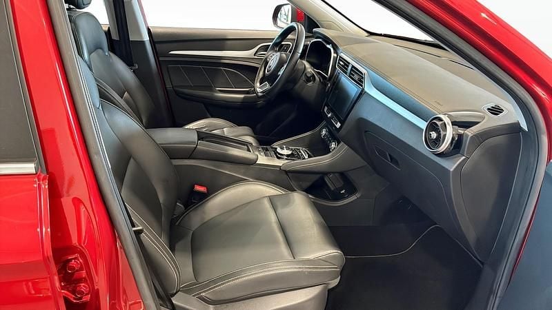 Begagnad MG ZS Luxury 114 kW (156 HK) 2020 Röd SUV