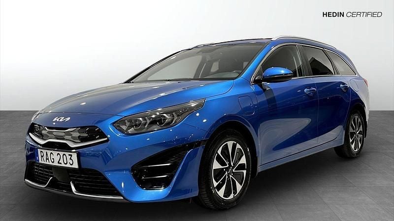 Blå (blue) Begagnad 2023 Kia Ceed Sportswagon Kombi | 259 900 kr (Marknadspris) - Bild 1/4