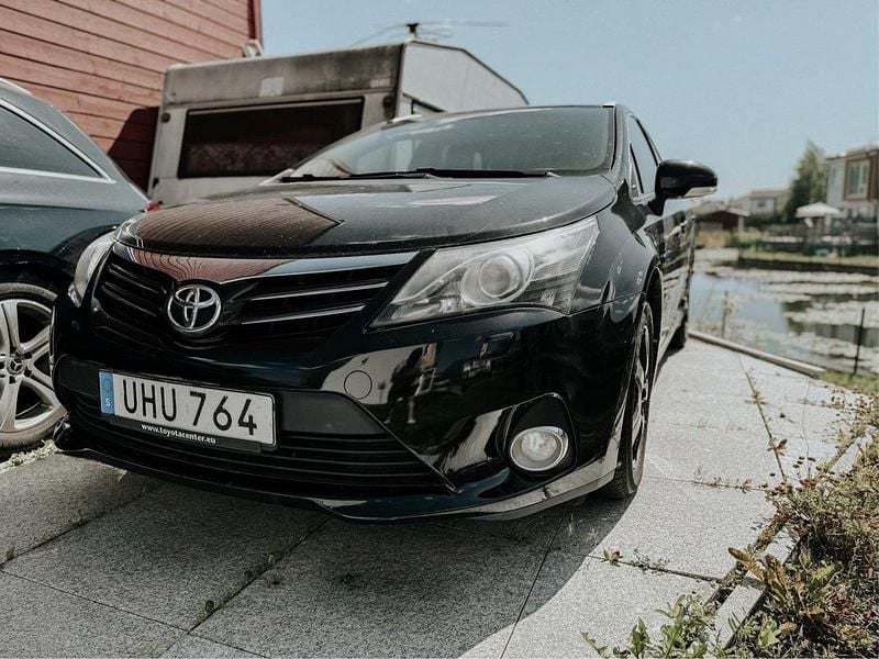 Svart Begagnad 2015 Toyota Avensis Multidrive S Kombi | 99 990 kr (Superpris) - Bild 1/4