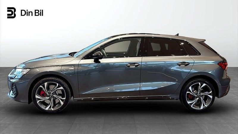 Begagnad Audi A3 S-Line 177 HK (130 kW) 2025 Daytonagrå pärleffekt SUV