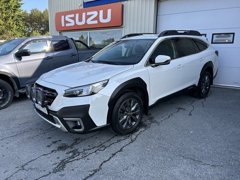 Vit Begagnad 2022 Subaru Outback SUV | 379 500 kr (Marknadspris) - Bild 1/4
