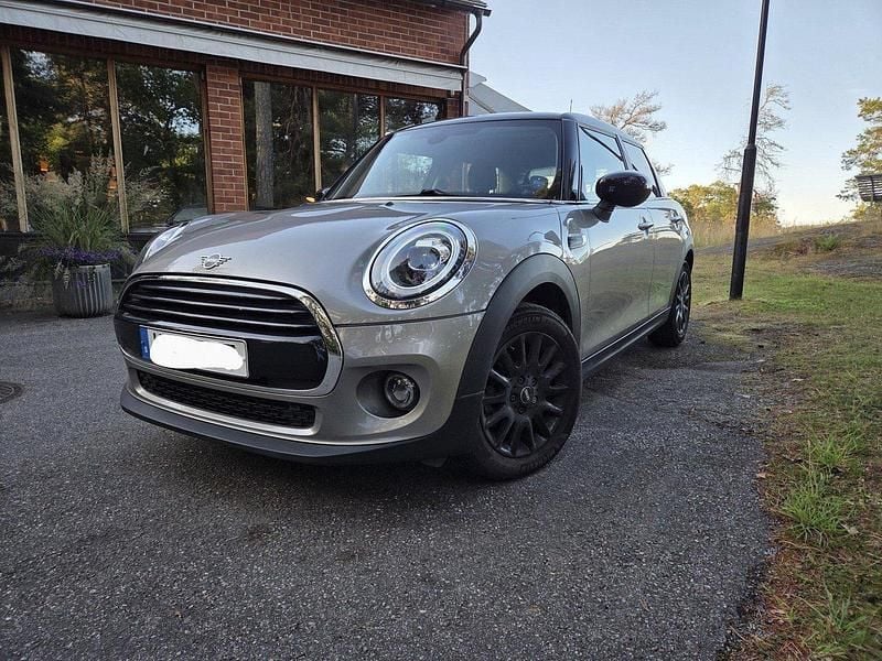 Grå Begagnad 2020 Mini Cooper Halvkombi | 174 000 kr (Superpris) - Bild 1/4