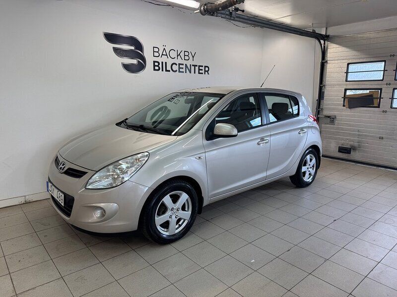 Silver Begagnad 2008 Hyundai i20 Select Halvkombi | 33 000 kr (Marknadspris) - Bild 1/4
