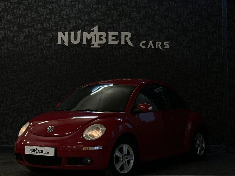Röd Begagnad 2006 VW Beetle Halvkombi | 39 900 kr (Bra pris) - Bild 1/4