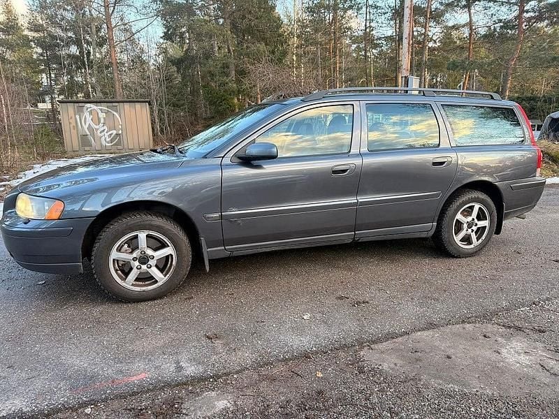 Begagnad Volvo V70 Dynamic 140 HK (102 kW) 2005 Grå Kombi