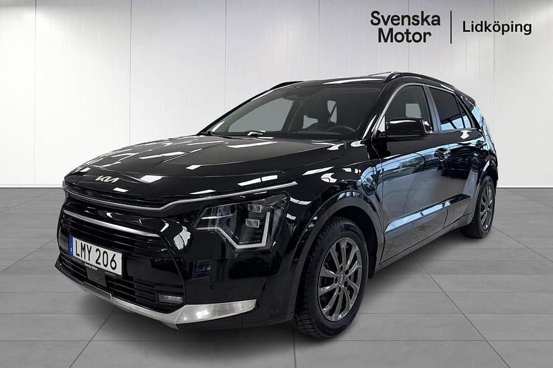 Svart Begagnad 2022 Kia Niro Advance SUV | 325 200 kr (Lite dyr) - Bild 1/4