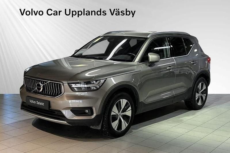 Grå Begagnad 2021 Volvo XC40 Inscription SUV | 339 900 kr (Marknadspris) - Bild 1/3
