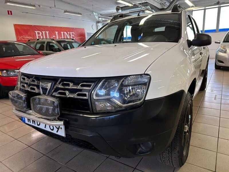 Vit Begagnad 2014 Dacia Duster SUV | 64 800 kr (Marknadspris) - Bild 1/4