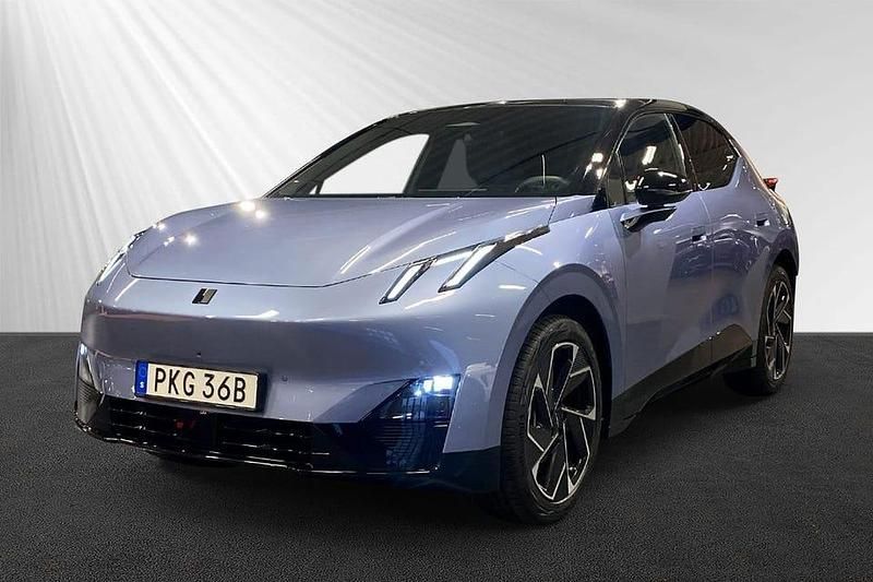 Begagnad Lynk & Co 02 202 kW (275 HK) 2024 Blå SUV