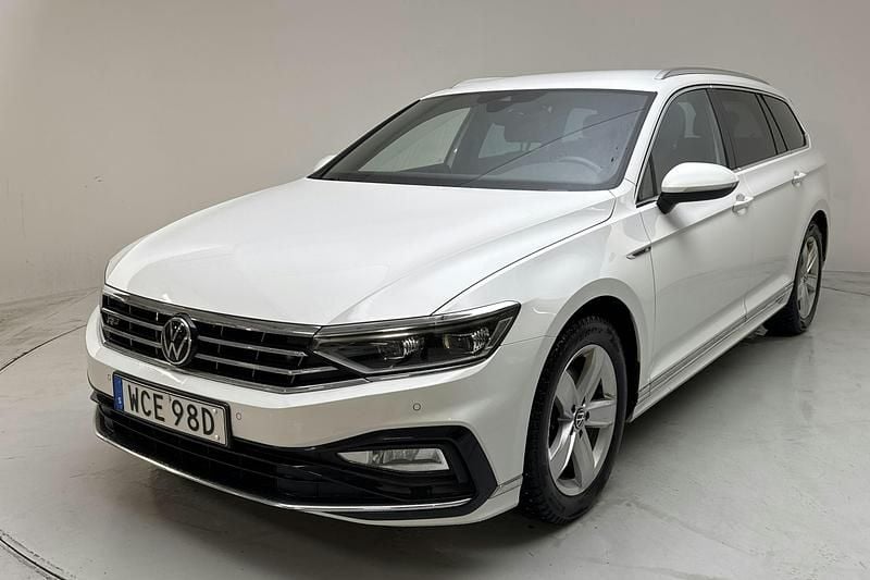 Begagnad VW Passat R-line 200 HK (147 kW) 2022 Vit Kombi