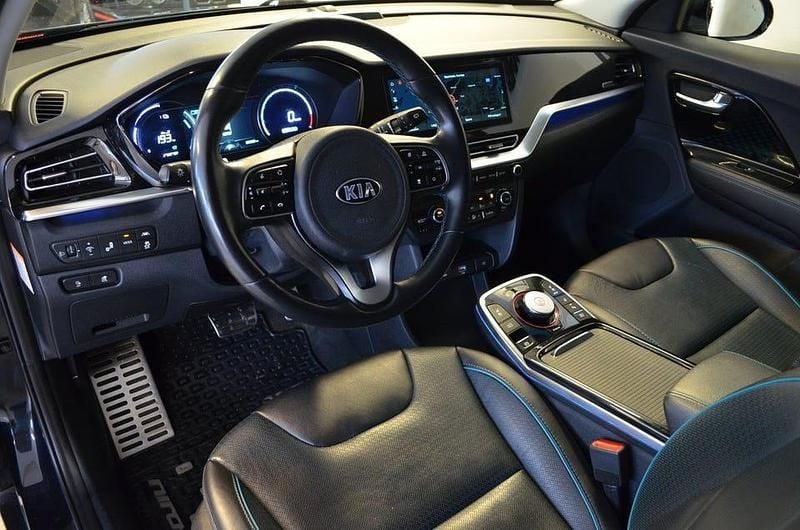 Begagnad Kia e-Niro Advance 150 kW (204 HK) 2021 Mörkblå metallic SUV