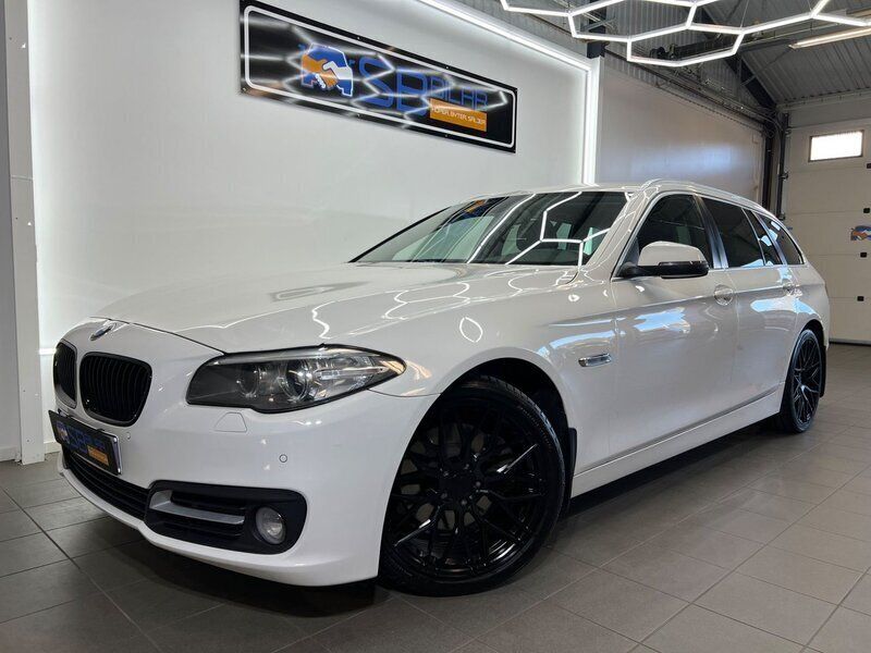 Vit Begagnad 2013 BMW 520 Kombi | 133 900 kr (Lite dyr) - Bild 1/4