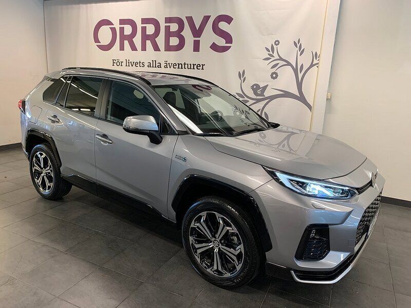 Grå Begagnad 2023 Suzuki Across SUV | 489 000 kr (Marknadspris) - Bild 1/4