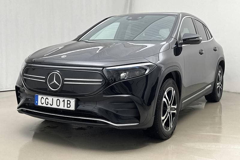 Svart Begagnad 2023 Mercedes EQA250+ AMG line SUV | 349 000 kr (Dyr) - Bild 1/4
