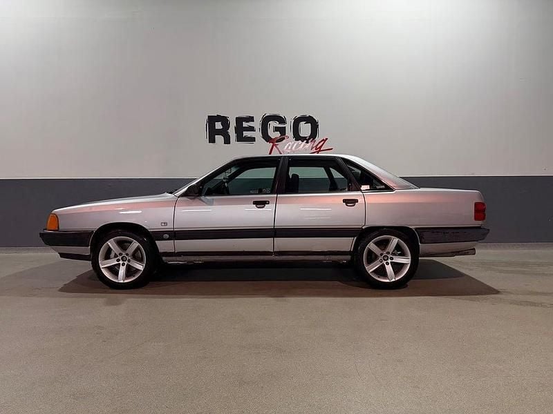 Begagnad Audi 100 165 HK (121 kW) 1990 Ljusgrå Sedan