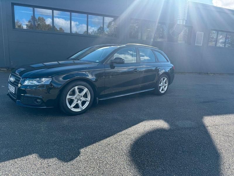 Svart Begagnad 2011 Audi A4 Kombi | 72 900 kr (Marknadspris) - Bild 1/4