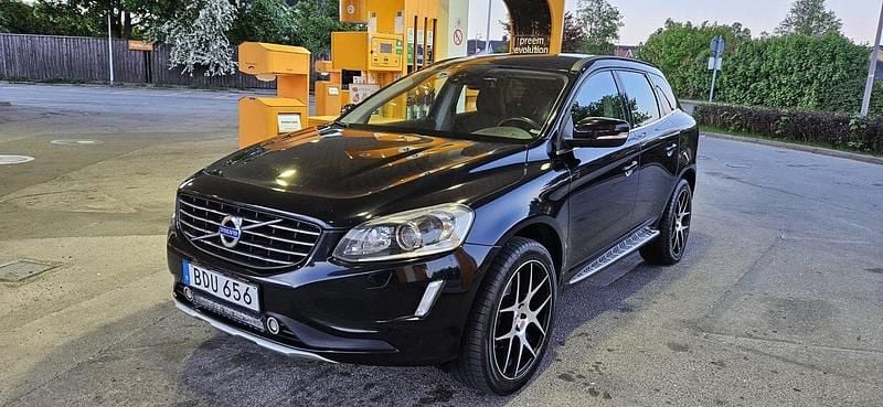 Svart Begagnad 2014 Volvo XC60 Momentum SUV | 134 000 kr (Bra pris) - Bild 1/4