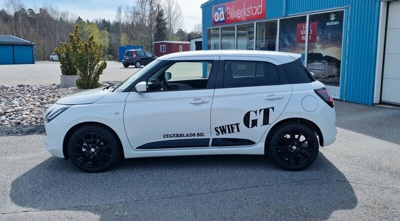 Begagnad Suzuki Swift 83 HK (61 kW) 2024 Vit Halvkombi