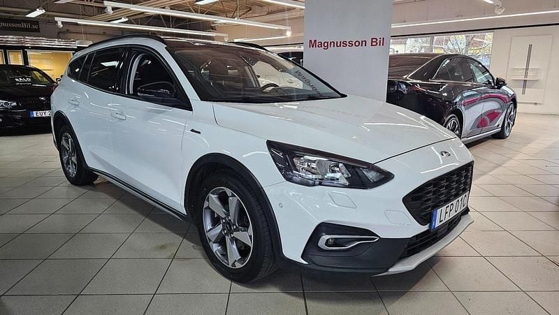 Vit Begagnad 2019 Ford Focus Active Kombi | 179 000 kr (Marknadspris) - Bild 1/4