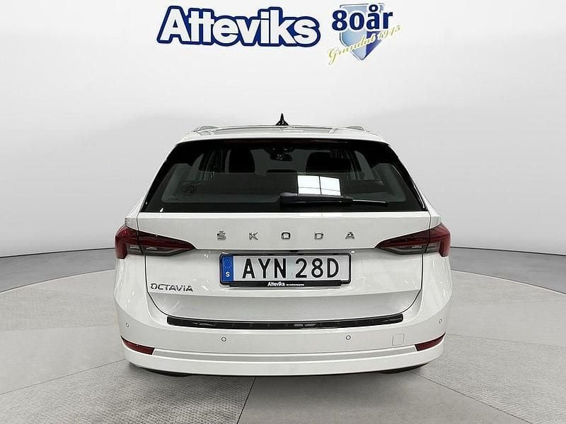 Begagnad Skoda Octavia 132 HK (97 kW) 2023 Vit Kombi
