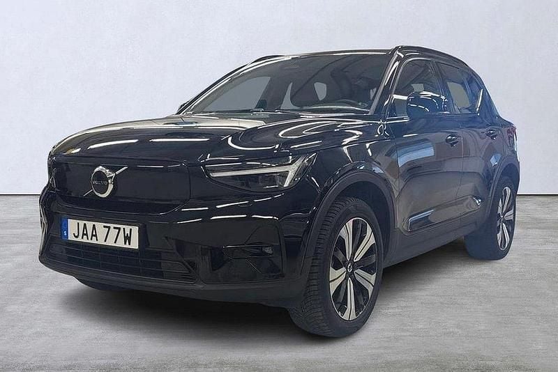 Svart Begagnad 2022 Volvo XC40 Plus SUV | 339 900 kr - Bild 1/4