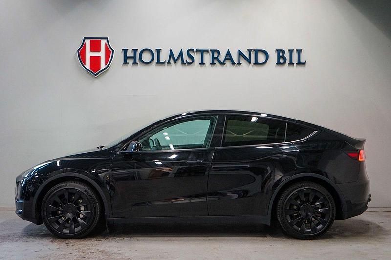 Svart Begagnad 2022 Tesla Model Y Long Range AWD SUV | 428 900 kr (Marknadspris) - Bild 1/4