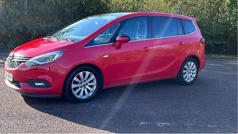 Röd Begagnad 2017 Opel Zafira Tourer Minibuss | 70 000 kr (Superpris) - Bild 1/4
