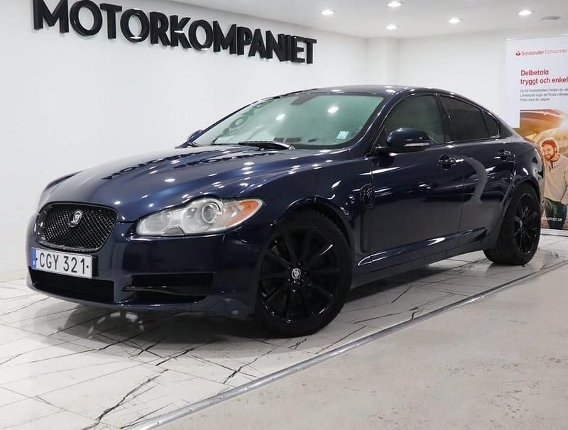 Blå Begagnad 2010 Jaguar XF Premium Luxury Sedan | 99 900 kr (Lite dyr) - Bild 1/4