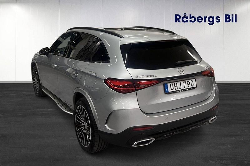 Begagnad Mercedes GLC300e AMG Line Premium Plus 313 HK (230 kW) 2023 Silver (hightech silver metallic) SUV
