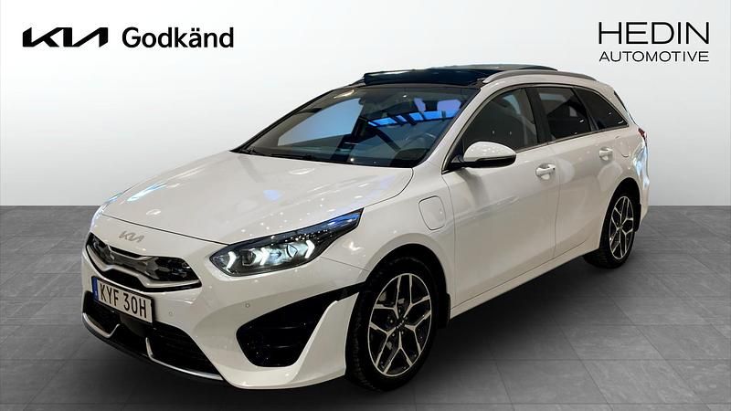 Vit (white) Begagnad 2022 Kia Ceed Sportswagon 2 Kombi | 279 900 kr (Lite dyr) - Bild 1/4