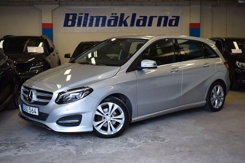 Silver Begagnad 2015 Mercedes B180 Urban Minibuss | 159 000 kr (Marknadspris) - Bild 1/4