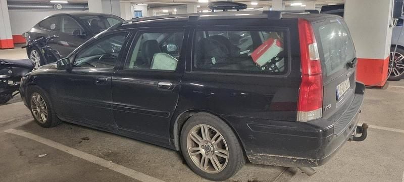 Svart Begagnad 2007 Volvo V70 Momentum Kombi | 20 000 kr (Bra pris) - Bild 1/4