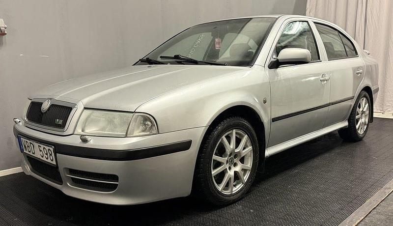 Begagnad Skoda Octavia RS 180 HK (132 kW) 2004 Silver