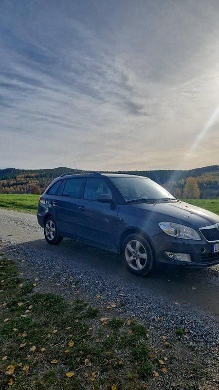 Grå Begagnad 2011 Skoda Fabia Elegance Halvkombi | 18 000 kr (Marknadspris) - Bild 1/1