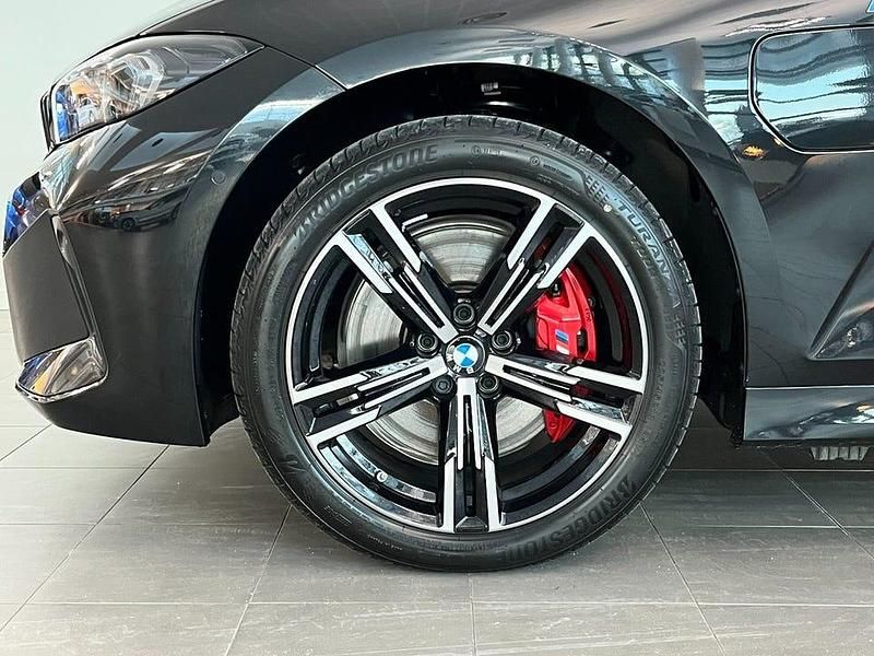 Begagnad BMW 330 M Sport 184 HK (135 kW) 2025 Safirsvart metallic Kombi