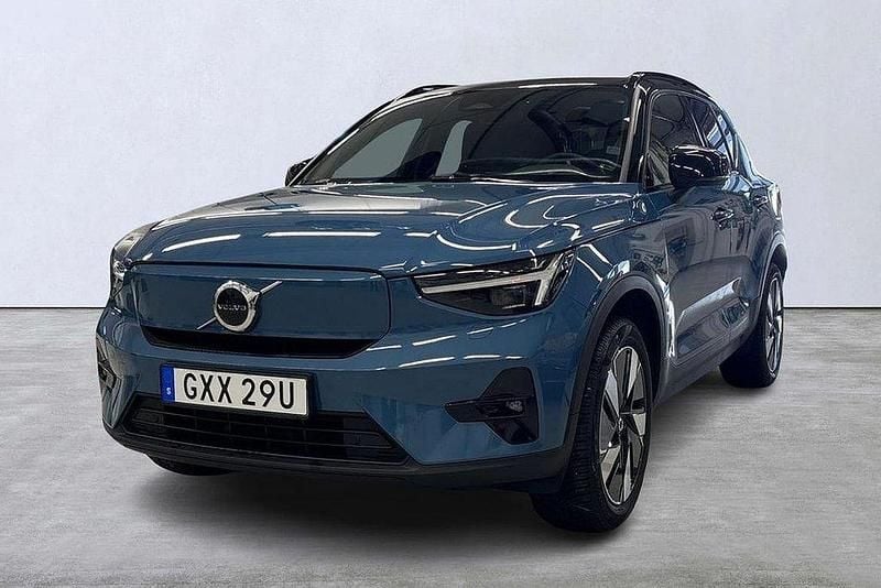 Blå Begagnad 2023 Volvo XC40 Plus SUV | 449 900 kr - Bild 1/4