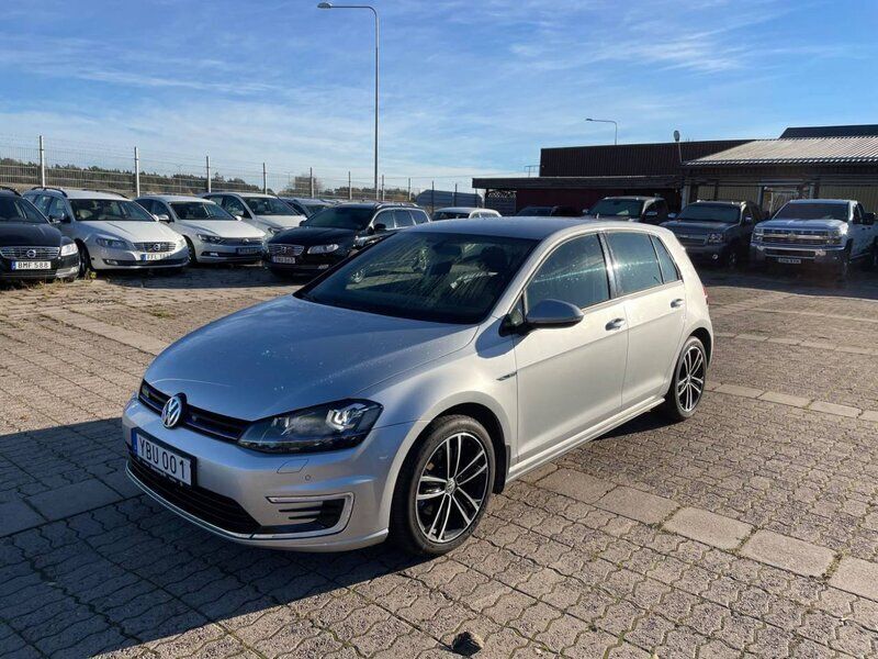 Silver Begagnad 2016 VW Golf VII GTE Halvkombi | 179 900 kr (Marknadspris) - Bild 1/4